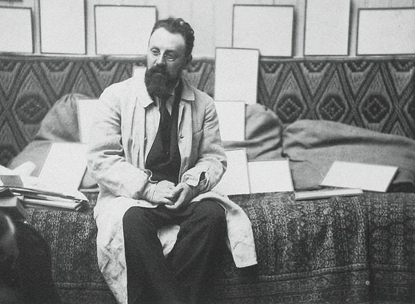 Henri Matisse, 31 Aralık 1869'da Kuzey Fransa'da Le Cateau-Cambrésis'te orta sınıftan bir ailenin oğlu olarak dünyaya gelmişti. Babası bir tahıl tüccarıydı.