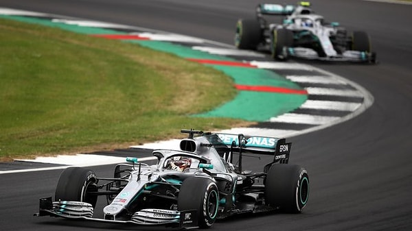 17. Formula 1 takımlarından Mercedes, koronavirüs salgınıyla mücadeleye destek için ürettiği solunum cihazının tasarımlarını ücretsiz olarak dağıtacağını duyurdu.