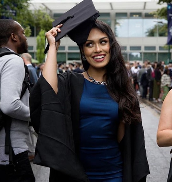 Мукерджи переехала из Калькутты в английский город Дерби в возрасте 9 лет, тогда она даже не подозревала, что этот переезд станет ее билетом в конкурс "Мисс Мира".