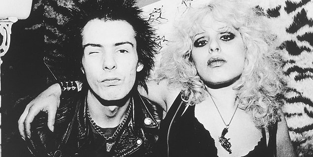 7. Eskisi kadar olmasak da, hepimizde birer mohawk saç yapıp, punk-rock'un çiçek çocukları dünyasına dönesimiz yok mu? Sid Vicious olsaydı yapardık...