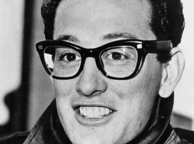 9. Rock and roll'un babalarından Buddy Holly olsaydı da, konserler henüz başlamışken sahne önünde zıp zıp zıplasaydık!