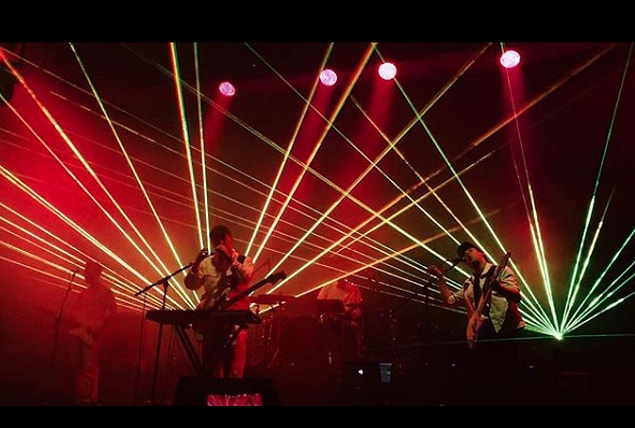 Canlı performansları ile etkileyici performanslar, dolu dolu bir ses ve ışık altyapısı ile MIX Festival canlı müziğin en başarılı alanlarından biri.
