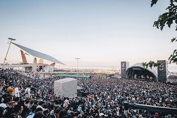 5. Barselona'nın ünlü müzik buluşması, Primavera Sound Haziran ayının başından, Ağustos sonuna ertelendi. Şimdilik bilet satışları da şimdilik durduruldu.