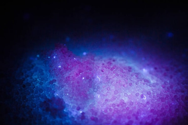 14. Из-за своих люминесцентных свойств обычная соль похожа на какую-то космическую: