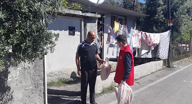 İçişleri Bakanlığı evlere ekmek dağıtıldığını bildirdi