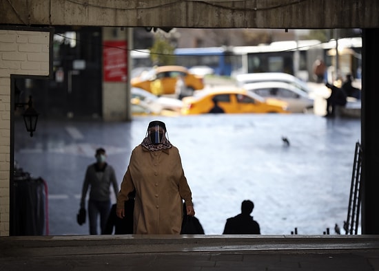 Türkiye'de Son 24 Saatte 97 Can Kaybı, 4.789 Yeni Vaka