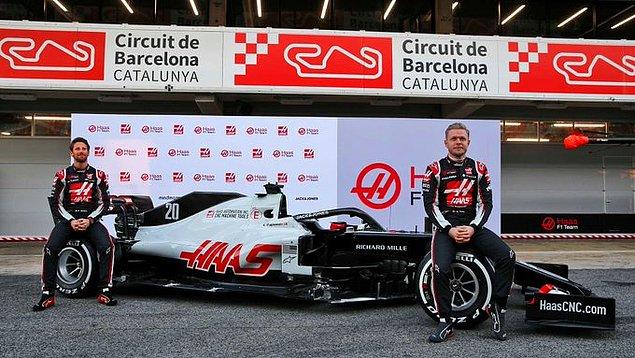 1. Formula 1 takımlarından Haas, koronavirüs salgınının oluşturduğu olumsuz ekonomik şartlar dolayısıyla takımın pilotları Romain Grosjean ve Kevin Magnussen'ın maaşlarını düşürme kararı aldı.
