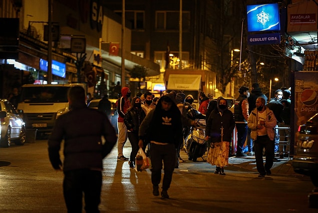 48 saatlik yasağın sona ermesiyle vatandaşlar sokaklara çıktı 👇