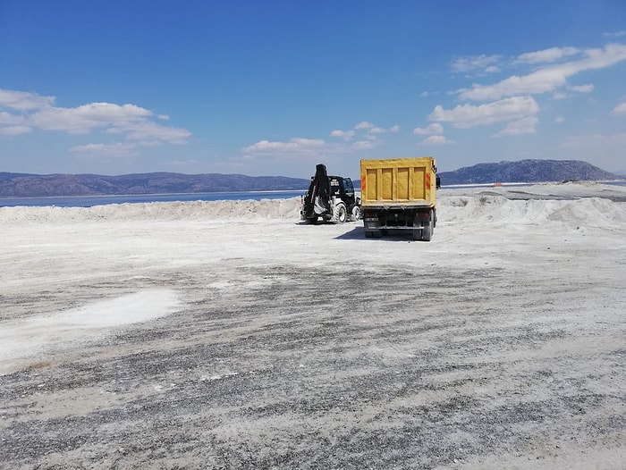 Kasap Et Derdinde: İş Makineleri Salda Gölü'ne Girdi...