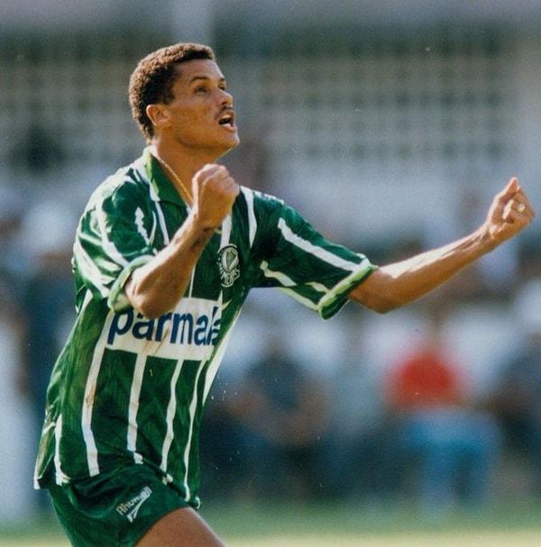 14. Palmeiras'ta oynarken Rivaldo'nın bir gol sevinci...