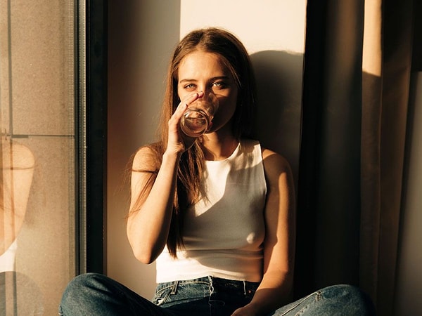 3. Держите бутылку с водой рядом.