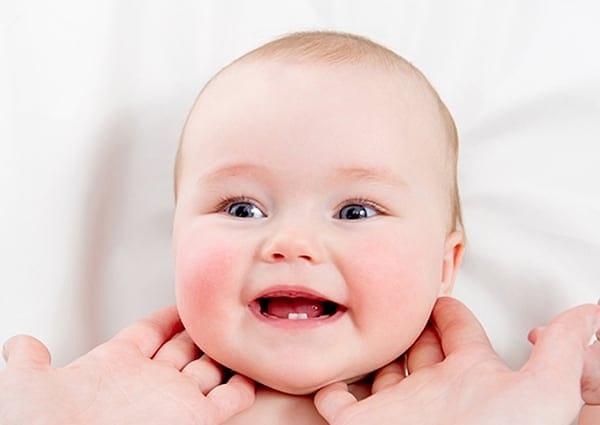 8. Bebekler göz renklerini değiştirebilir.
