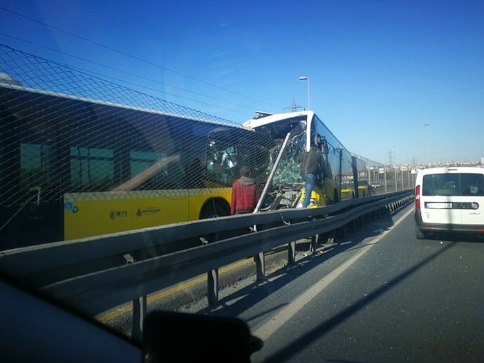 Facianın Eşiğinden Dönüldü: Şoför Baygınlık Geçirince 2 Metrobüs Kafa Kafaya Çarpıştı