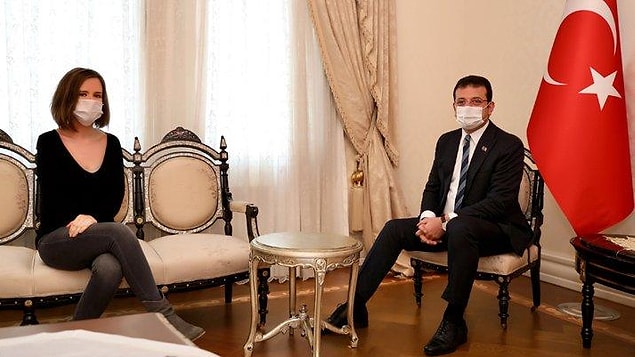 "Kalkıp vatandaşa ait bir parayı bankada bloke etmek çok aciz bir tavır"