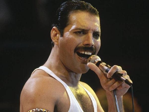7. Freddie Mercury'nin bildiğimiz hali.