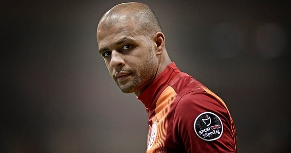 8. Felipe Melo, ülkesinde koronavirüs salgını nedeniyle mali olarak zor durumda olan insanlara 6 tonun üzerinde gıda yardımında bulundu.