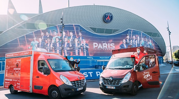 5. PSG,  koronavirüsle mücadele kapsamında sağlık çalışanlarına ücretsiz yemek dağıtıyor.