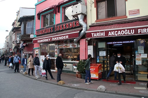 İkinci Sokağa Çıkma Yasağına Saatler Kaldı: Market ve Pazarlarda Yine Yoğunluk Vardı