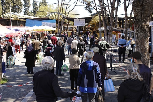 İkinci Sokağa Çıkma Yasağına Saatler Kaldı: Market ve Pazarlarda Yine Yoğunluk Vardı