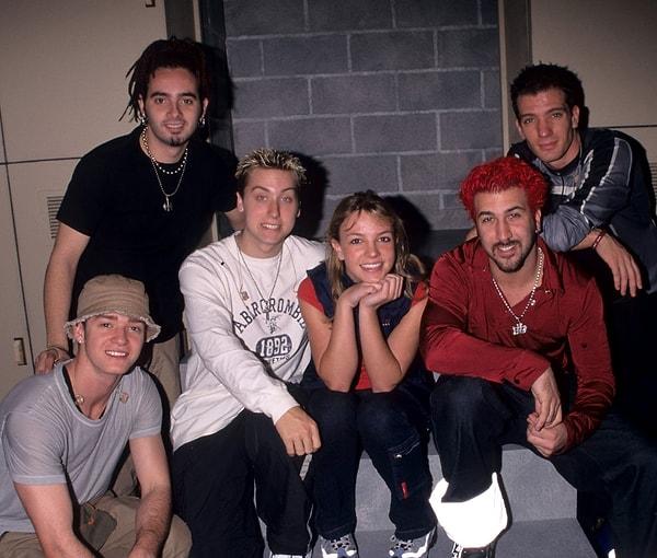 Tabii grubun en bilinen ismi olan Justin Timberlake ve çıkışlarından kısa bir süre sonra sevgili olduğu, dönemin bir diğer efsane ismi Britney Spears ve diğer üyeler de sıkı fıkıydı o zamanlar.