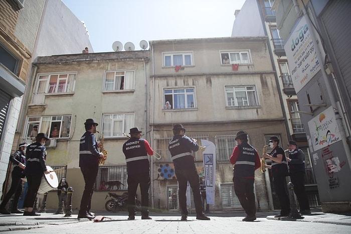 Kadıköy Belediyesi'nin 'Moral Bando'su Sokağa Çıkma Yasağına Takıldı