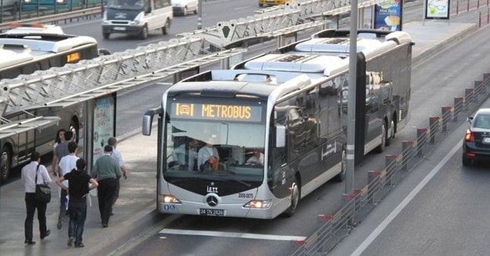 Habertürk '30 Dakikadır Metrobüs Geçmiyor' Demişti: MOBESE Görüntüleri Gerçeği Ortaya Çıkardı