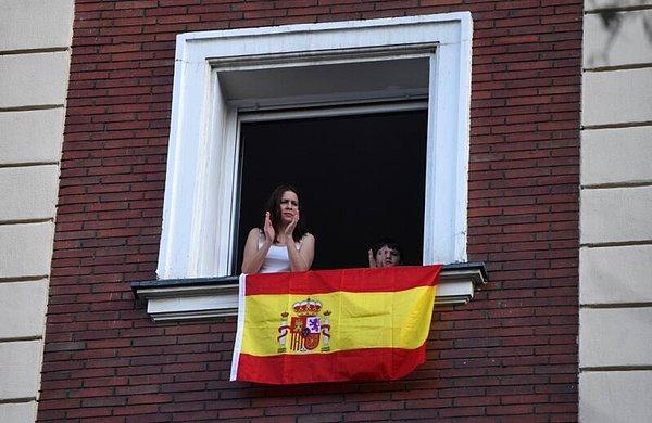 İspanya'da çocuklar için sokağa çıkma kısıtlamaları gevşetilecek