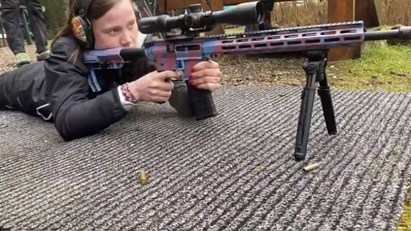 9. «Эта 31-летняя женщина выглядит как Грета Тунберг».