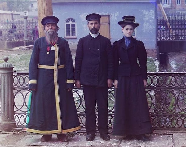 12. Три поколения: А.П. Калганов с сыном и внучкой