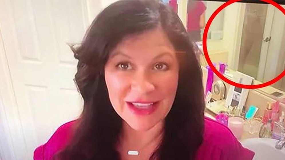 Canlı Yayına Evinden Bağlanan Muhabirin Kadrajına Duş Alan Eşi Girdi!