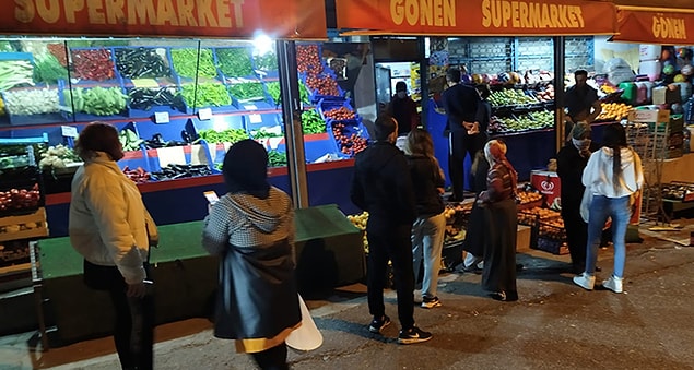 Genelgeye göre, ramazanın başlayacak olması nedeniyle 21 ve 22 Nisan günleri market ve bakkalların çalışma saatleri 08.00-23.00 olarak belirlendi.