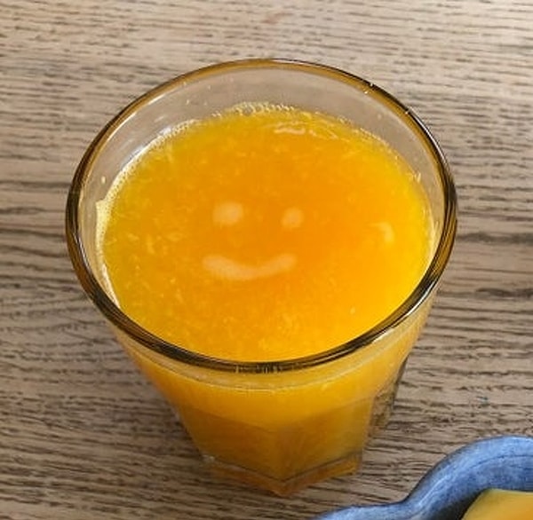 15. "Апельсиновый сок, который я сделал утром, улыбнулся мне"