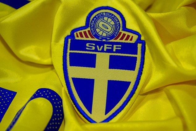 11. İsveç Futbol Federasyonu, 14 Haziran'da ligi seyircili başlatmayı planlıyor.