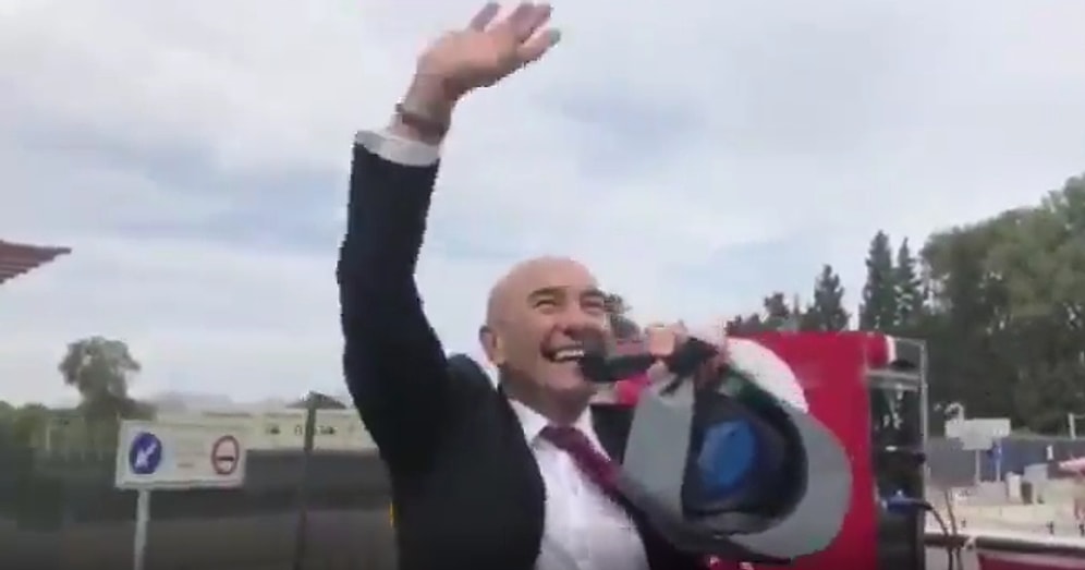 23 Nisan Gezisi Yaparken Annesinin Evinin Önünden Geçen Tunç Soyer Mikrofonla Annesine Seslendi