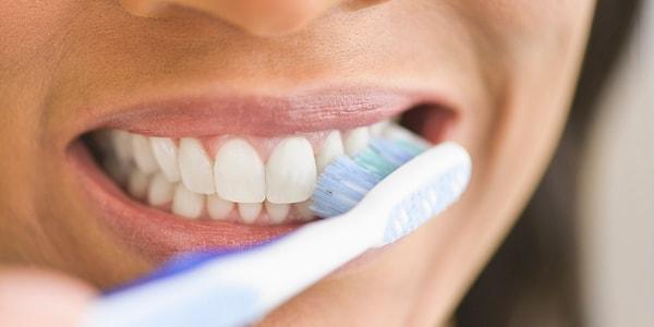 Diş fırçalamak ve diş macunu kullanmak orucu bozar mı?