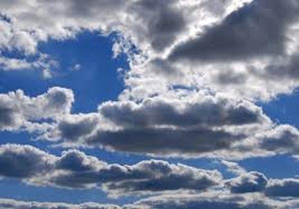 10. Gökyüzünde gördüğünüz bulut kümelerinin neredeyse her biri 500 bin kilogramdır.