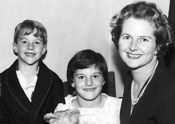 Aile hayatını da en iyi şekilde idare eden Thatcher'ın, 15 Ağustos 1953'te Carol ve Mark adındaki ikizleri dünyaya geldi.