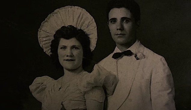 Carmella isminde çok sevdiği bir eşi vardı.