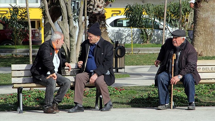 65 Yaş Üstüne Haftasonları Sokağa Çıkma İzni Verilebilir