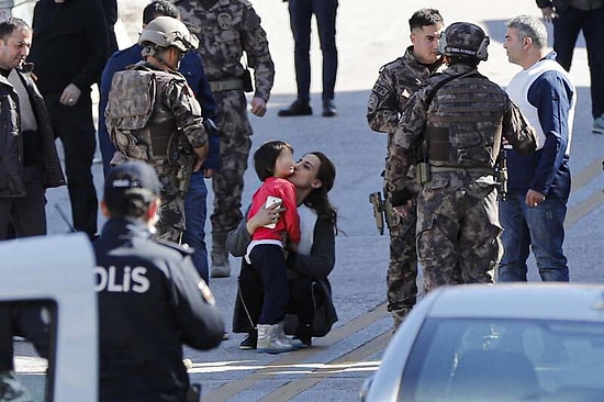 İnfaz Yasasıyla Serbest Kaldı, Uzun Namlulu Silahla 2 Çocuğunu Rehin Aldı