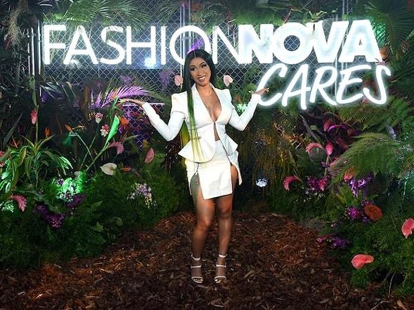 Temsil ettiği marka Fashion Nova ile çalışan Cardi B, ihtiyaç sahiplerine saatte 1.000; toplamda 1 milyon Dolar bağışta bulunacak.
