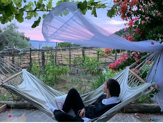 Instagram турецких звёзд на карантине: тренировка, прогулки до дивана и прочие попытки саморазвлечения