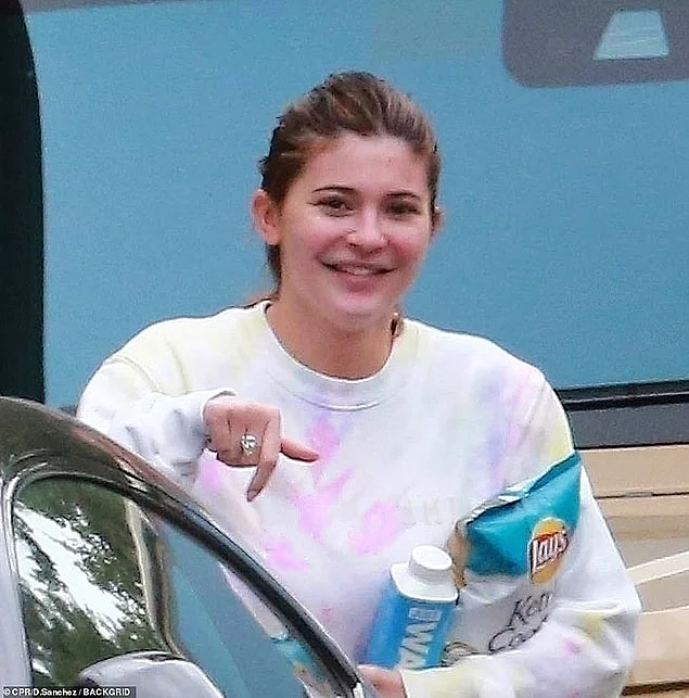 11. Karantinada Kylie Jenner'ı ilk defa makyajsız görüp hayatımızın şokunu yaşamıştık.