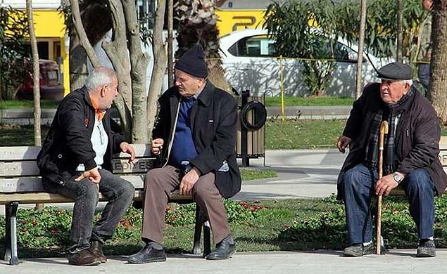 Her birey gibi 65 yaş ve üstü büyüklerimizin de güneşe çıkmaya, kısa süreli de olsa yürüyüş yapmaya ihtiyacı var.
