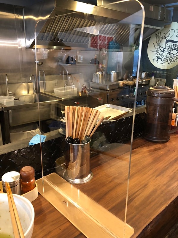 Похожая тактика, но уже с помощью пластика: