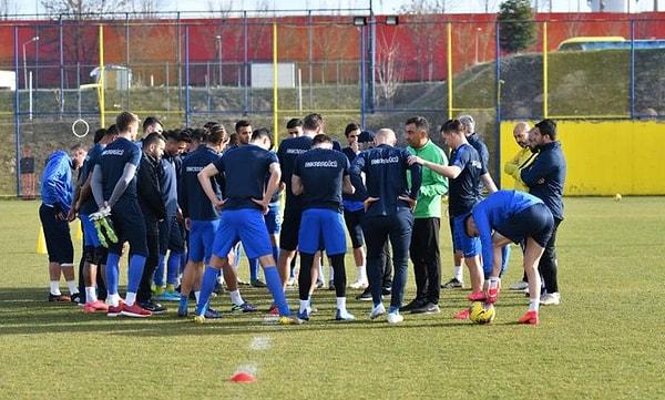 13. MKE Ankaragücü, 4 Mayıs'ta takım olarak antrenmanlara başlayacaklarını açıkladı.