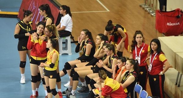 9. Göztepe Spor Kulübü, hentbol ve voleybolda faaliyetlerine altyapı düzeyinde devam edecek.