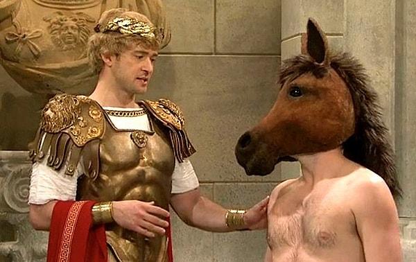 6. En sevdiği atını senatör ilan eden Roma imparatoru Tiberius'tur.