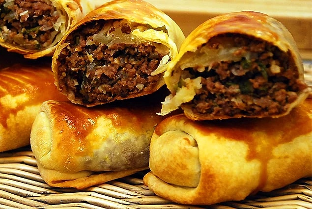 9. Artan mercimek yemeğinin suyunu süzerek mercimekli börek yapabilirsiniz.