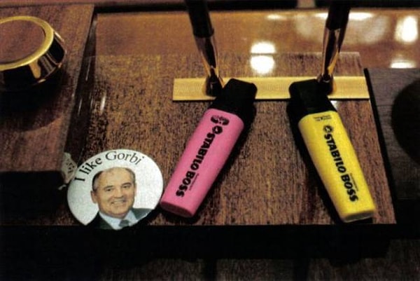 9. И его рабочий стол.